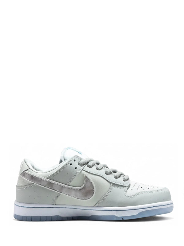 Nike SB Dunk Low "Metallic Silver & Grey"