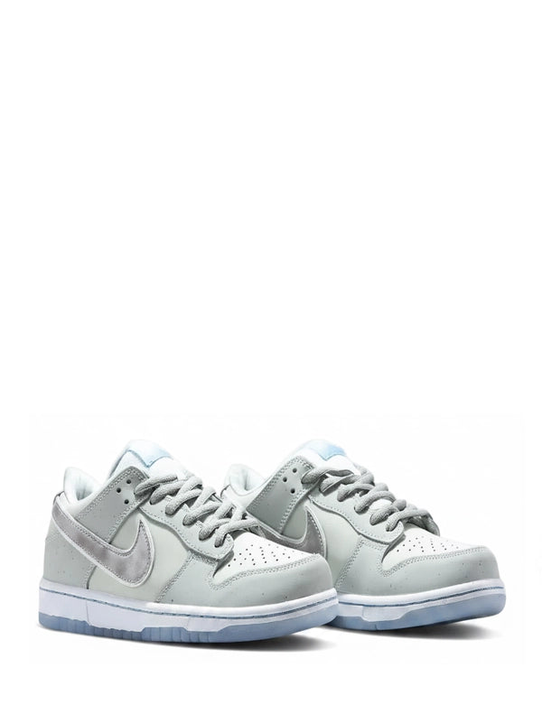 Nike SB Dunk Low "Metallic Silver & Grey"
