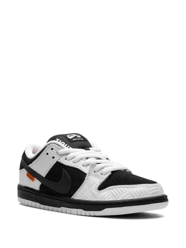 Nike x TIGHTBOOTH SB Dunk Low sneakers